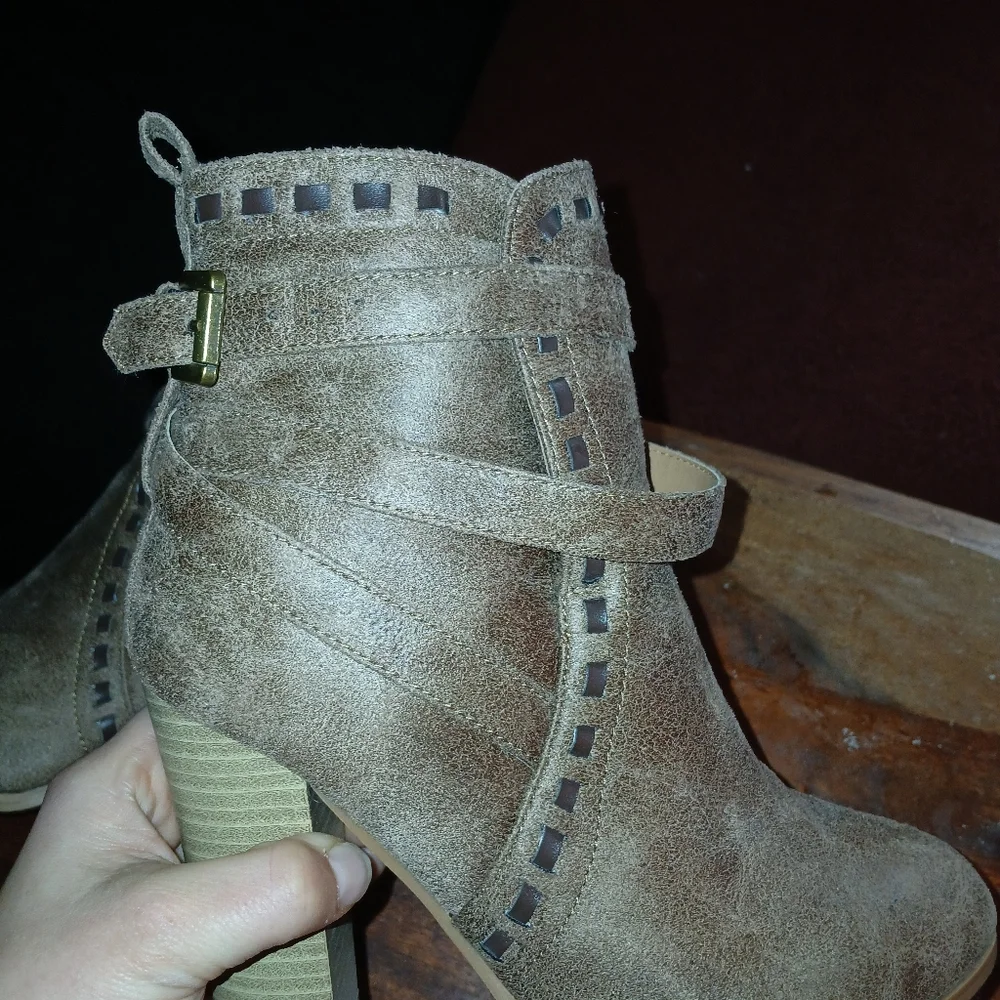 VENUS Booties - Picture 3 of 6